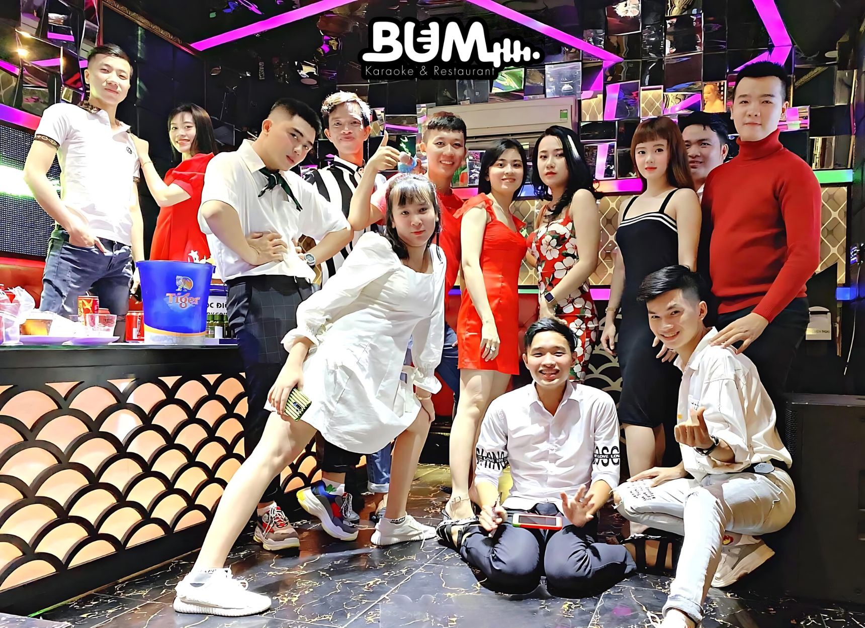 Tổ chức tiệc liên hoan tại phòng karaoke 